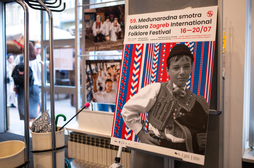 Otvorenje izložbe Nova djeca staro ruho - izložba fotografija o spoju tradicionalnog i urbanog iz perspektive djeteta (59. MSF Zagreb, 2025.) Autori: Matija Čabrajec, Irena Rimac, Danijel Vukobrat