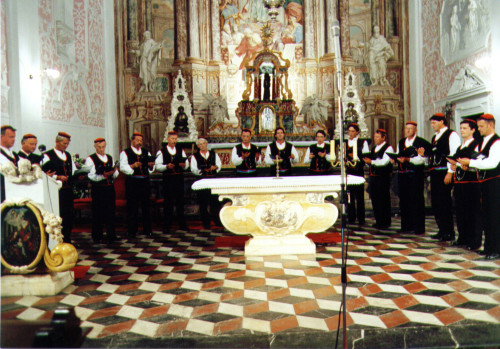 35. Međunarodna smotra folklora Zagreb 2001. godine (razne fotografije)