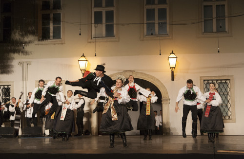 Folklorni ansambl gradišćanskih Hrvata “Kolo Slavuj