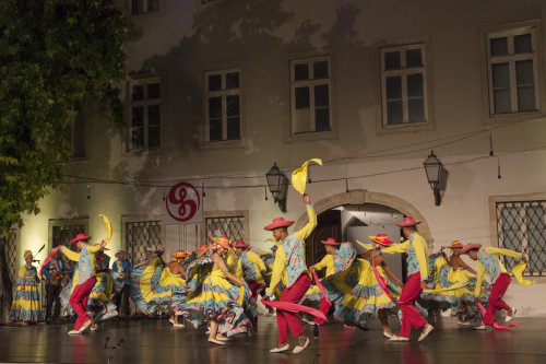 Kolumbija, “Colombia Folklore Cultural Foundation”, Cali, (52. MSF Zagreb, 2018.), pozornica Gradec