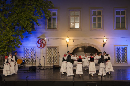 Hrvatski Čuntić  Kulturno-umjetničko društvo „Čuntićanka“ (51. MSF Zagreb, 2017.), pozornica Gradec
