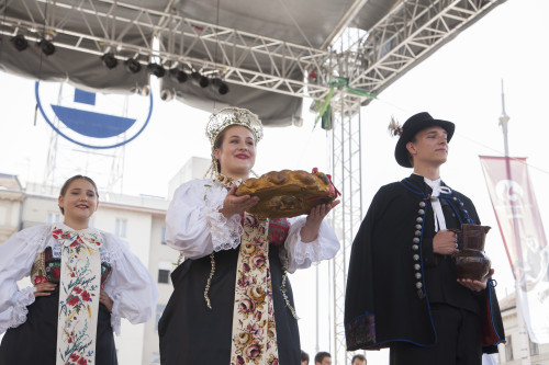 Folklorni ansambl gradišćanskih Hrvata “Kolo Slavuj