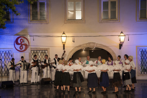 Hrvatska Dubica  Kulturno-umjetničko društvo „Jeka“, (51. MSF Zagreb, 2017.), pozornica Gradec