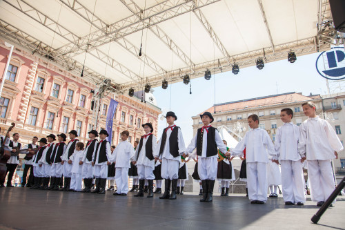 Kanada, Oakville, Župna folklorna skupina „Prelo“, 53. MSF Zagreb (2019.), pozornica trg bana Jelačića