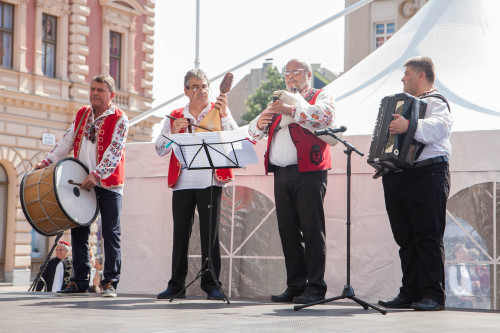 Bugarska na 53. MSF Zagreb (2019.), pozornica - Trg bana Josipa Jelačića. IZVORNA FOLKLORNA SKUPINA „DIADO DRAGOI“, Dragoevo